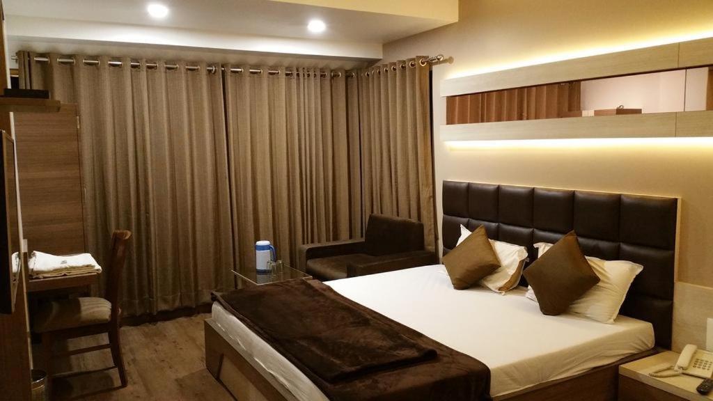 Hotel Oasis Bombaj Zewnętrze zdjęcie