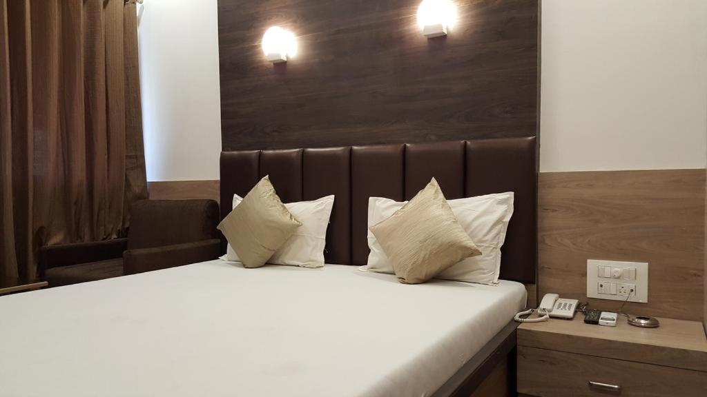 Hotel Oasis Bombaj Zewnętrze zdjęcie
